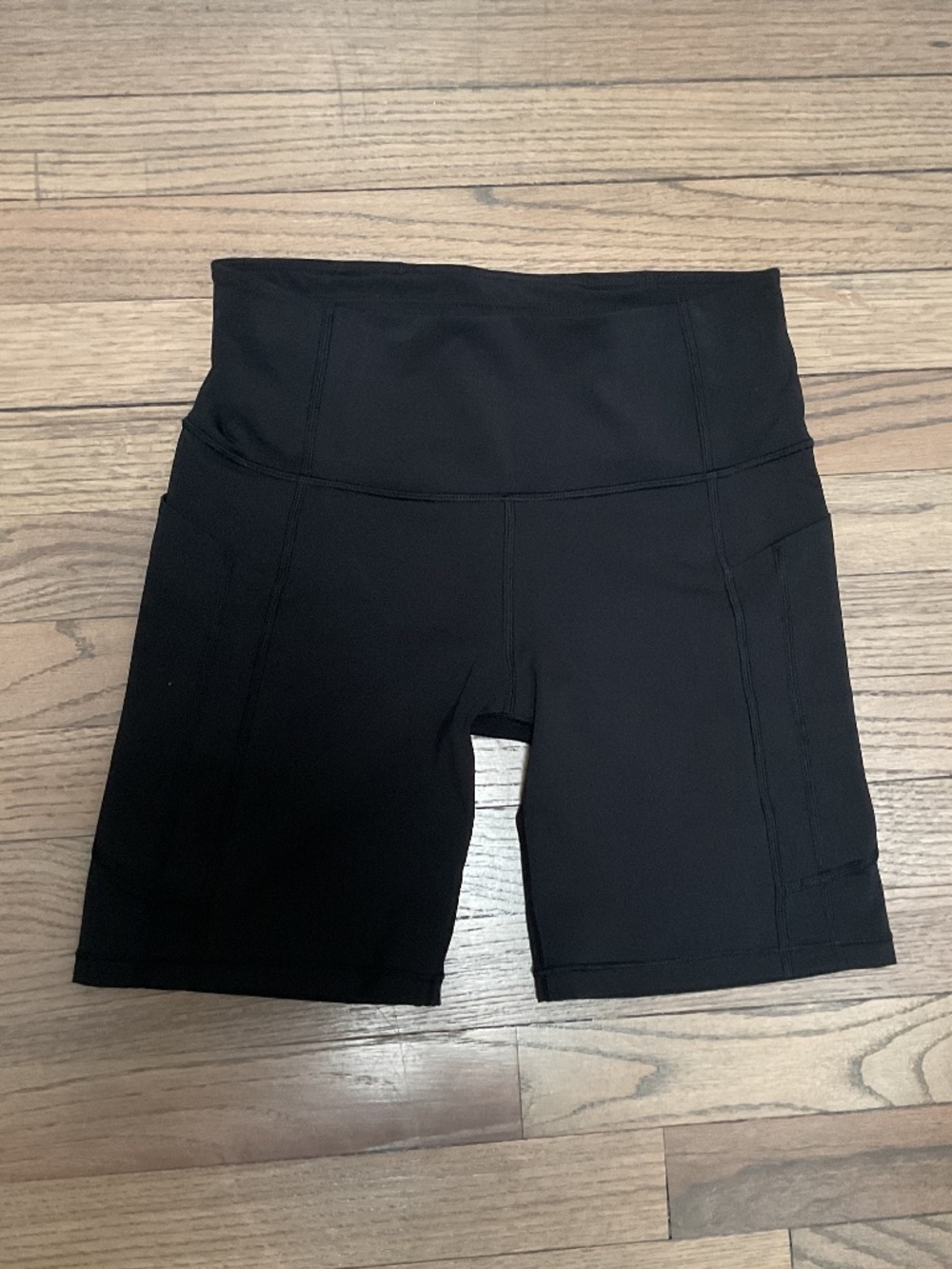 Athleta Ultimate Stash II 7” Short, black size S